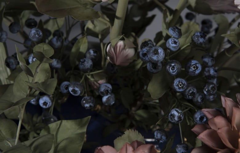 В Эрмитаже работает выставка фарфоровых цветов Владимира Каневского. «Так как все произведения ручной работы, двух абсолютно одинаковых среди них не найти. Все, что создает Владимир Каневский, существует в единственном экземпляре», — сообщается на сайте Эрмитаж — главный музейный комплекс Петербурга" Эрмитажа. Цветы на столько реалистично сделаны, что кажется, как от них исходит аромат.