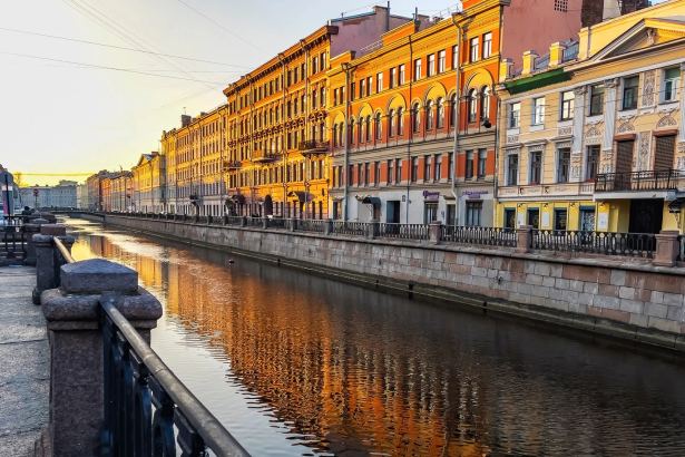 Петербуржцы и гости смогут лучше узнать лучше свой город и открыть городские тайны скрытые, интересные факты, истории в разных районах и пригородах. Увлекательные и совершенно бесплатные экскурсии проводит группа Free SPb.