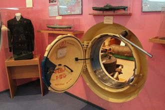 Аэролифт – это воздушный шар, закрепленный тросами, который может подняться в высоту на 150 метров. В России подобного аэролифта больше нет ни в одном городе. Подъем на нем составляет 15 минут. Стоимость от 500 до 1000 рублей. Детям, ниже 110 см. ростом, бесплатно. 