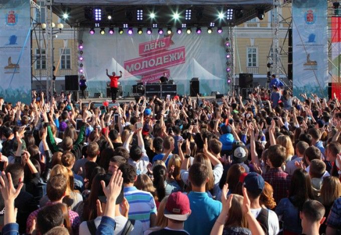 u0414u0435u043du044c u043cu043eu043bu043eu0434u0435u0436u0438 u043fu0440u043eu0439u0434u0435u0442 u043du0430 u0414u0432u043eu0440u0446u043eu0432u043eu0439 u043fu043bu043eu0449u0430u0434u0438