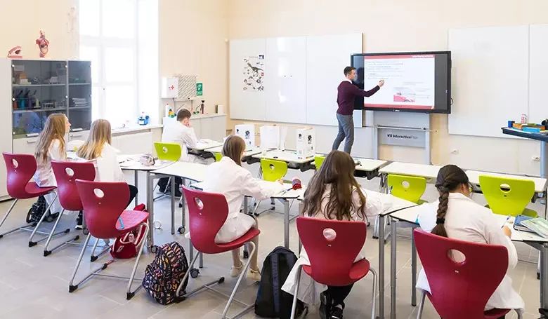 Кембриджская международная школа (cis russia) в Петербурге интерьер