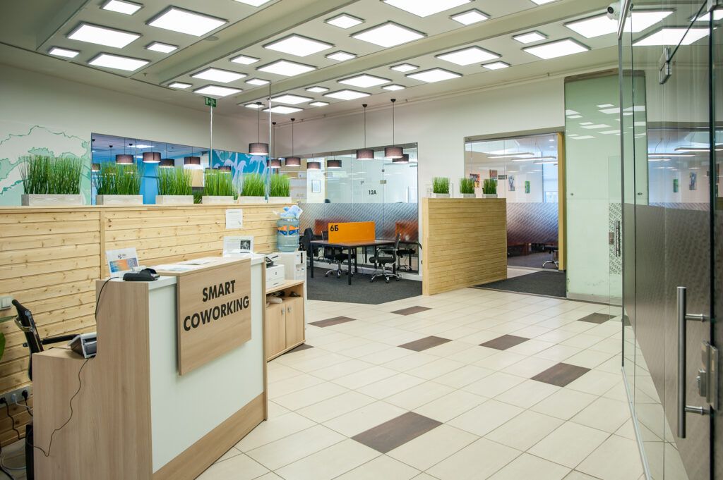 Вместо офиса и дома — комфортные и стильные рабочие пространства, где только вы, тишина и ноутбук. Ну и еще пара-тройка горящих дедлайнов, куда же без них. Питер Online составил подборку мест, где можно спокойно поработать, устроить совещания, провести занятия и подготовиться к экзаменам.