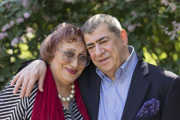 Сегодня&nbsp;в Петропавловской крепости открывается фотовыставка «Золотые свадьбы Петербурга». На&nbsp;Соборной площади все желающие смогут увидеть снимки влюбленных в самых красивых местах Петербурга.