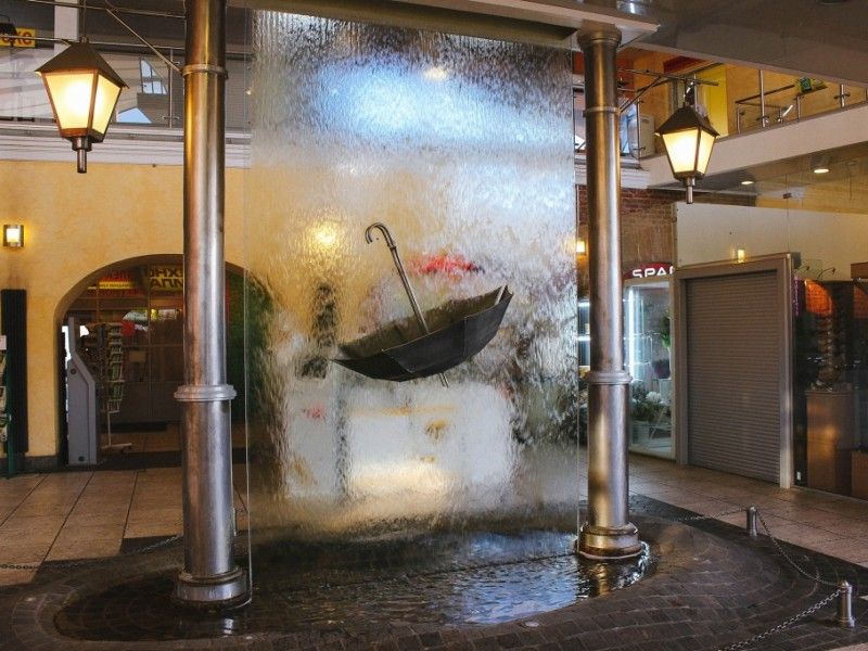 В подземке Петербурга зацвели розы. На станции метро "Выборгская" распустились красивые цветы. Сад с растениями на станции расположен в верхнем вестибюле.&nbsp;