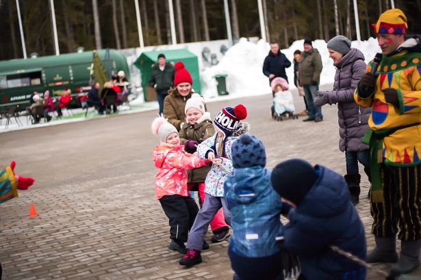 Окунуться в традиционные народные гулянья, отведать горячих блинов, сделать чучело Масленицы на 3D принтере, поболтать с роботом, увидеть яркое файер шоу, жители Петербурга смогут на праздновании Масленицы в Политехническом парке.