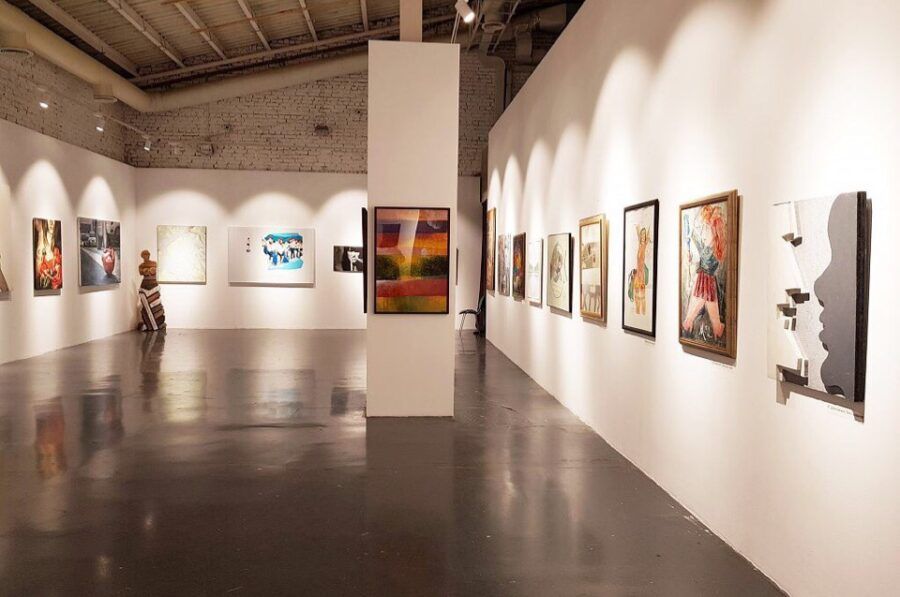 Туристы и местные жители часто ограничиваются самыми популярными петербургскими художественными музеями — Эрмитажем и Русским. Но в городе есть десятки других интересных галерей. Питер Online делится местами, где собраны впечатляющие коллекции и проходят крутые выставки современного искусства.