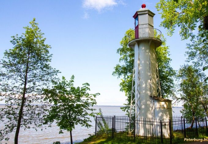 u042eu0436u043du044bu0439 u043cu0430u044fu043a u0432 u041fu0435u0442u0435u0440u0433u043eu0444u0435 u0441u0442u0430u043b u043fu0430u043cu044fu0442u043du0438u043au043eu043c u043au0443u043bu044cu0442u0443u0440u044b