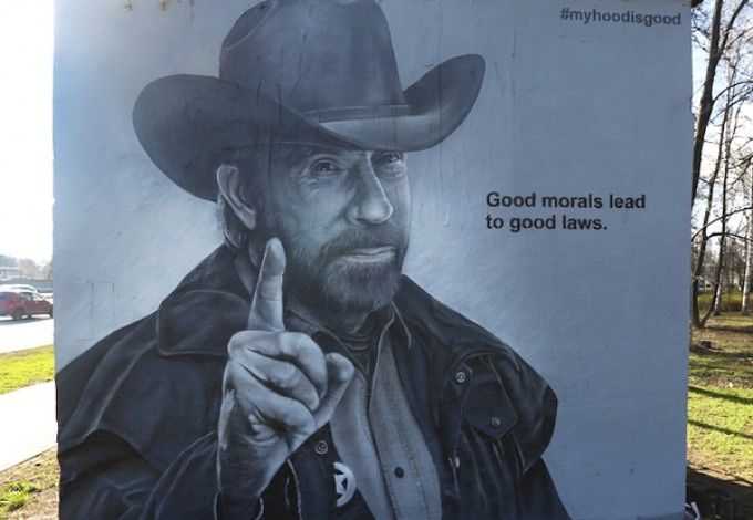 u041du0430 u041fu0440u0438u043cu043eu0440u0441u043au043eu043c u043fu0440u043eu0441u043fu0435u043au0442u0435 u043fu043eu044fu0432u0438u043bu0441u044f u0433u0440u0430u0444u0444u0438u0442u0438-u043fu043eu0440u0442u0440u0435u0442 u0427u0430u043au0430 u041du043eu0440u0440u0438u0441u0430 