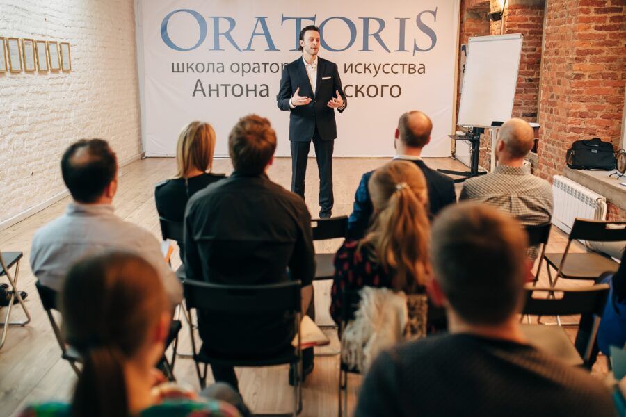 В совершенстве освоить полезную науку красноречия, стать уверенными в себе и убедительными легко, если владеть ораторским искусством. Каждый день на базе школы обучается порядка 100 человек. За это время накоплен большой опыт в публичных выступлениях, которым Антон делится на своих занятиях в школе Oratoris.