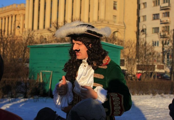 Новый год – самое прекрасное и волшебное время, когда исполняются все желания. Новогодние огни отражаются в зеркале каналов. Украшенные ёлки слегка припорошены снежком. А когда спускается тьма и зажигаются огни, начинается настоящая рождественская сказка...