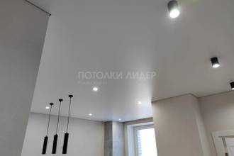 12 компаний натяжных потолков в Петербурге: цены от 185 до 950 ₽/м², гарантия и монтаж — с официальных сайтов, без агрегаторов.