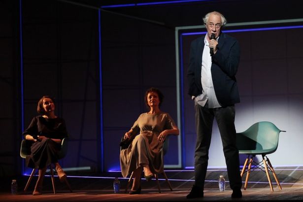 «Иллюзии» – Пьеса главного российского драматурга современности Иввана Вырыпаева. Её можно увидеть на ведущих сценах Москвы, Лондона, Нью-Йорка.