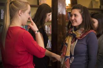 В школе разговорного английского English Forward можно посетить один бесплатный урок изучения английского по методу ESL. На бесплатном занятии ученики запоминают более 20 новых слов, составляют около 100 предложений на английском, даже если никогда не учили язык прежде.