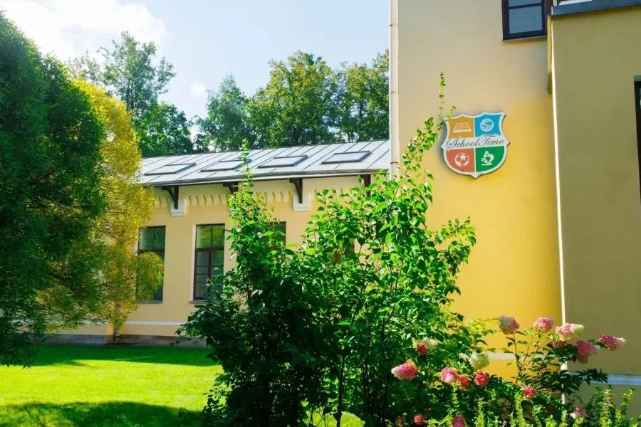 Загородные, языковые, IT и тематические программы для детей 6–17 лет — в том числе кулинарные смены в университете SWISSAM.