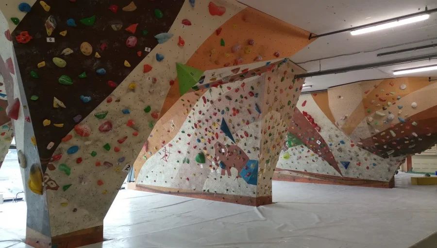 Боулдеринговый зал Неолит с панорамным окном