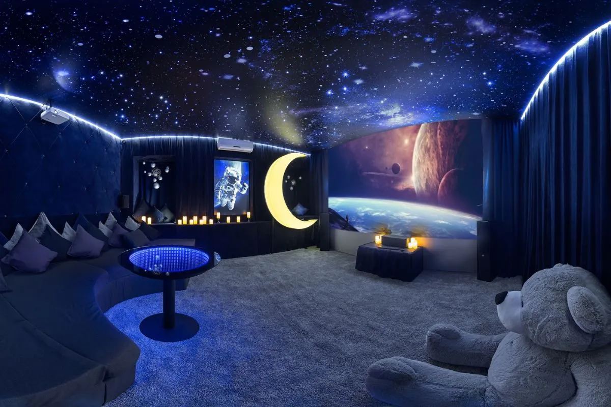 Pandora Cinema, BigCityLife, STATUS LOFT, Memories Loft, DoZari и ещё шесть залов — для корпоративов и праздников любого масштаба.