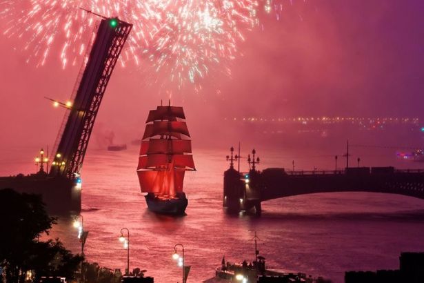 u0421u0438u043cu0432u043eu043bu043eu043c u043fu0440u0430u0437u0434u043du0438u043au0430 u00abu0410u043bu044bu0435 u043fu0430u0440u0443u0441u0430 2016u00bb u0441u0442u0430u043du0435u0442 u043cu043eu0441u0442