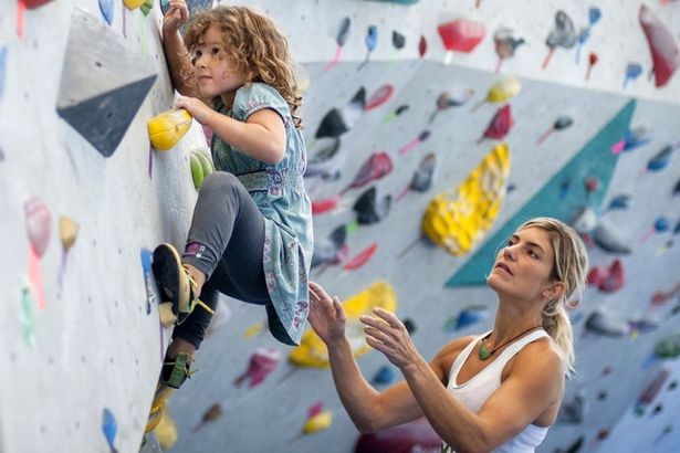 В Петербурге можно без потерь для кошелька приобщиться к активному образу жизни. Питер Online собрал  подборку мест, где можно позаниматься волейболом, фитнесом, бегом, йогой, черлидингом, тхэквондо или другим видом спорта совершенно бесплатно.