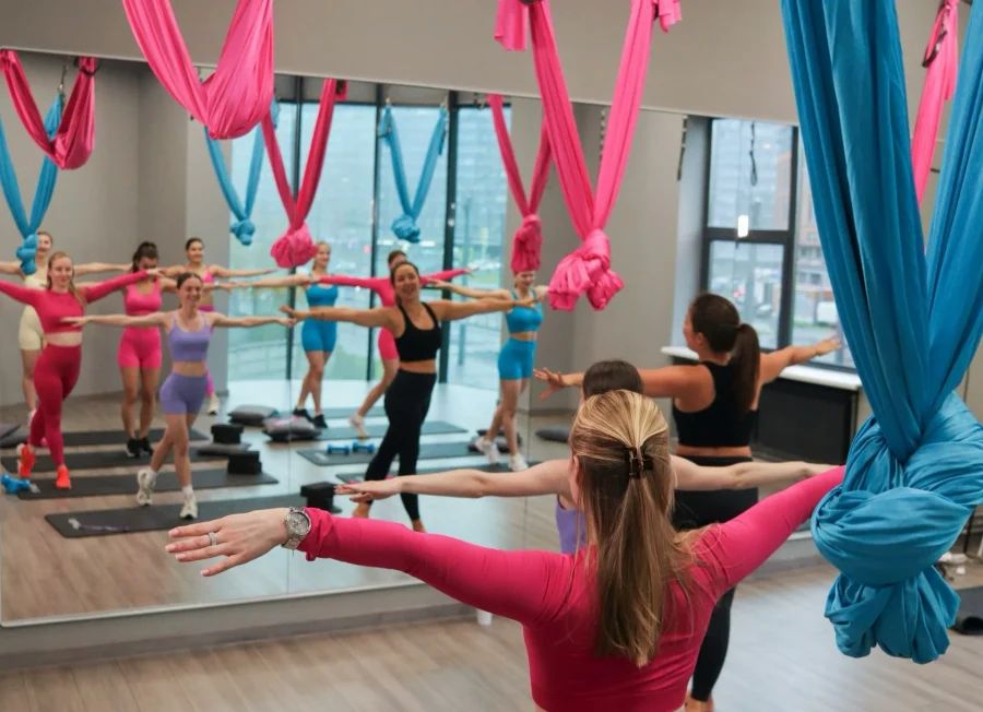 Занятие Sexy Back в студии Эластика