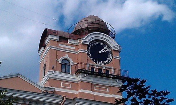 В Петербурге не только дворцы и шпили, но и обычные дома создают удивительную атмосферу, в которую влюбляешься. В каждом доме есть что-то уникальное: своя история или просто необычная деталь: