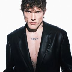 26 сентября в петербургском клубе IBIZA пройдет сольный концерт Dimma Urih. Музыкант работает на стыке дэнс-рока, электропопа и арт-попа, сочетая танцевальные ритмы, мелодичный вокал, метафоричные тексты и нестандартные музыкальные решения. Отличаться и отправляться вместе со слушателями на неизведанные музыкальные территории – вот его кредо.