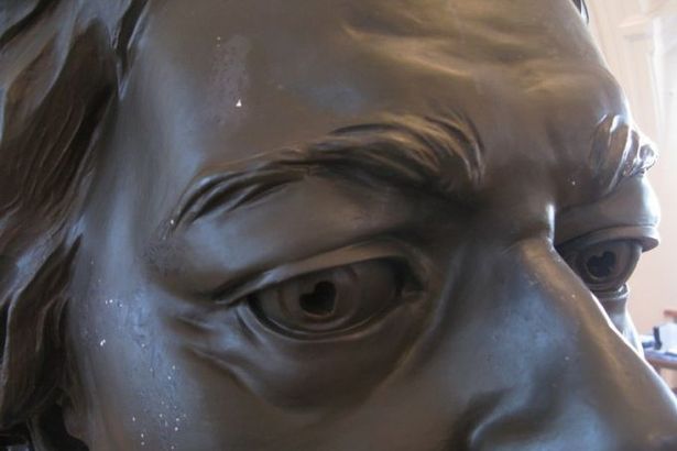 u0413u043eu0440u043eu0434u0441u043au0438u0435 u0438u0441u0442u043eu0440u0438u0438: u041fu043eu0447u0435u043cu0443 u0443 u041cu0435u0434u043du043eu0433u043e u0432u0441u0430u0434u043du0438u043au0430 u0437u0440u0430u0447u043au0438 u0432 u0432u0438u0434u0435 u0441u0435u0440u0434u0435u0447u0435u043a