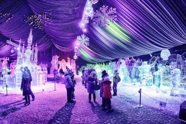 С 24 декабря по 1 марта в Петропавловской крепости будет проходить огромная галерея ледяных композиций, на которой петербуржцы и гости города наяву встретятся со сказочными героями и существами, полностью сделанными изо льда. А главным экспонатом станет шестиметровый ледяной корабль.