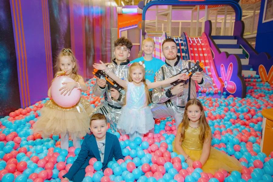 Места для празднования дня рождения в Санкт-Петербурге: интересные идеи, уютные локации и варианты для любой компании.