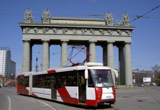 Не так давно Северную столицу можно было без угрызения совести назвать трамвайной столицей мира, ведь именно в нашем городе располагалась крупнейшая трамвайная сеть. Со временем пальму первенства забрал Мельбурн, однако в городе все равно осталось множество интересных маршрутов.