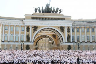 u041du0430u0440u043eu0434u043du044bu0439 u0445u043eu0440 u0441u043fu0435u043b u043du0430 u0414u0432u043eu0440u0446u043eu0432u043eu0439 u043fu043bu043eu0449u0430u0434u0438