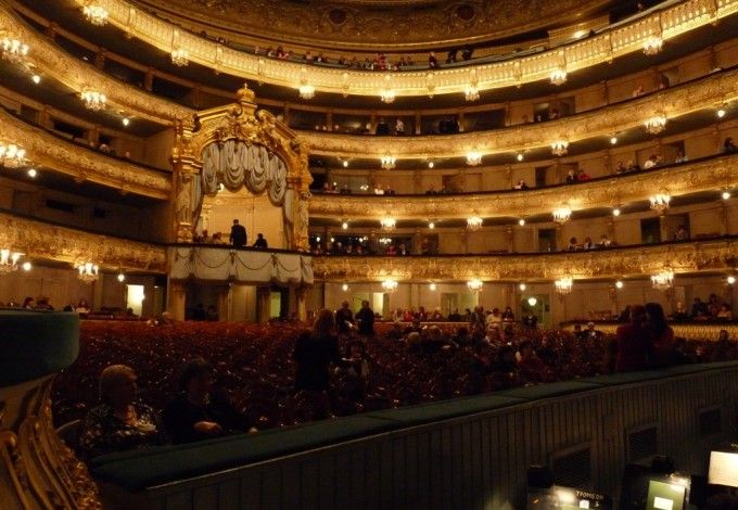 «Карта города», включающая в себя «Подорожник», стала не только единым проездным и скидочной картой, но также и электронным билетом в театр. Теперь с помощью «Подорожника» можно пройти на спектакли Петербурга, миновав очереди в театральную кассу.