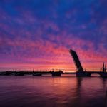 «Мостотрест» начинает проводить плановые разводы мостов Петербурга. Переправы проверят на готовность к периоду навигации 2016 года. Как сообщает комитет по развитию транспортной инфраструктуры города, на этой неделе будут разведены следующие мосты: