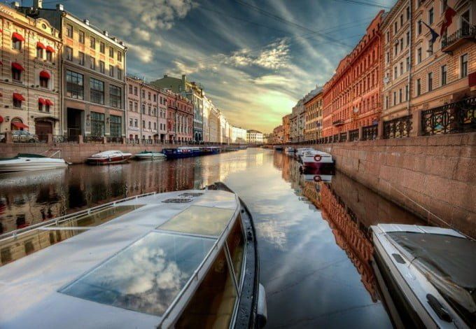 u0412 u041fu0435u0442u0435u0440u0431u0443u0440u0433 u0438u0434u0435u0442 u0442u0435u043fu043bu043e u2014 u043fu043eu0433u043eu0434u0430 u043du0430 u043du0430u0447u0430u043bu043e u0430u043fu0440u0435u043bu044f