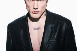 26 сентября в петербургском клубе IBIZA пройдет сольный концерт Dimma Urih. Музыкант работает на стыке дэнс-рока, электропопа и арт-попа, сочетая танцевальные ритмы, мелодичный вокал, метафоричные тексты и нестандартные музыкальные решения. Отличаться и отправляться вместе со слушателями на неизведанные музыкальные территории – вот его кредо.