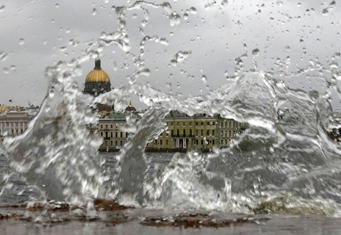 u0412 u041fu0435u0442u0435u0440u0431u0443u0440u0433u0435 u043eu0436u0438u0434u0430u0435u0442u0441u044f u0448u0442u043eu0440u043cu043eu0432u043eu0439 u0432u0435u0442u0435u0440 u0441 u0434u043eu0436u0434u0435u043c