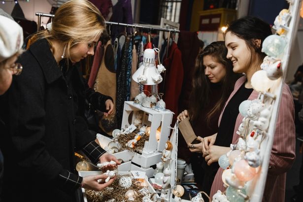 У таланта нет предела. Жители города могут в этом убедиться — 23-24 ноября на Инженерной улице в здании напротив Михайловского манежа пройдёт ярмарка «Авторские штучки». Более 200 мастеров со всей России представят свои необычные творения – милые и неповторимые вещи. А обилие мастер-классов порадует даже искушённого гостя.