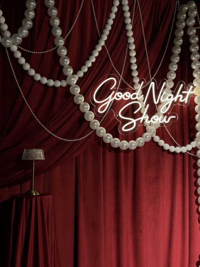 Проект Good Night Show предлагает необычный формат праздников для компаний. Гостей ждут командные игры по мотивам популярных ТВ- и YouTube-шоу с ведущим, диджеем и атмосферой настоящей телевизионной студии.