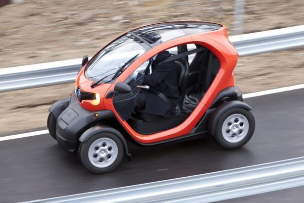 В этом году Петербург по традиции присоединится к проведению Всемирного дня без автомобиля. К его празднованию приурочат выставку электрокаров. Гости выставки познакомятся с автомобилями, которые не оказывают никакого воздействия на состояние окружающей среды. Петербуржцы узнают, каким образом эти машины заправляются, а также выгодно ли пересаживаться на электромобиль.