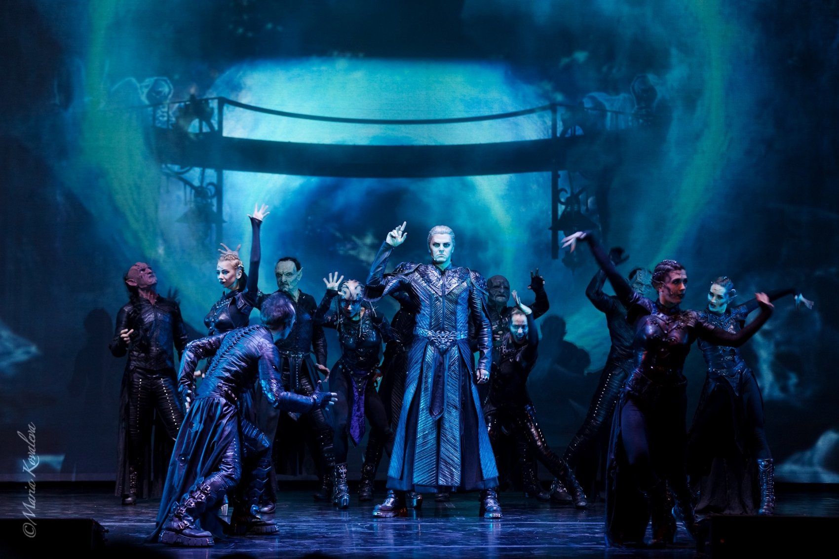 Мюзикл «Мастер и Маргарита», идущий в «ЛДМ. Новая сцена», прощается со своими зрителями. «Черта подведена и маятник времён остановится навсегда. 6 сценаристов, 6 композиторов и последних 6 спектаклей ждут гостей в 20, 21, 22 и 27, 28, 29 июля», — сообщают организаторы. Постановку посмотрело уже более 300 тысяч зрителей.&nbsp;