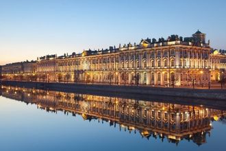 Пока самоизоляция продолжается, многие музеи города работают в онлайн-режиме. Виртуальные туры, видео-экскурсии, исторические архивы, игры и викторины, прямые трансляции в социальных сетях — это и многое другое позволит посетить любимые музеи, не выходя из дома.