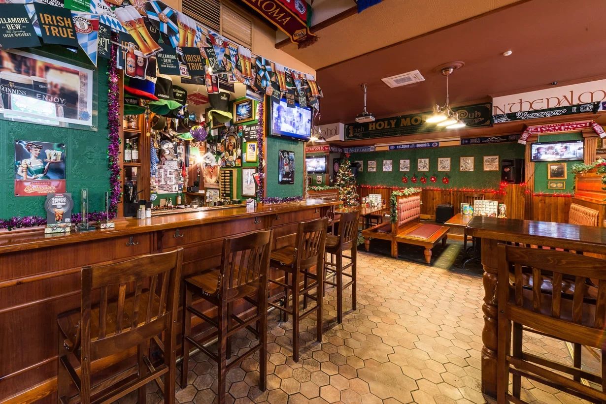 Ирландский паб Holy Molly в Санкт-Петербурге — спортбар на проспекте Славы