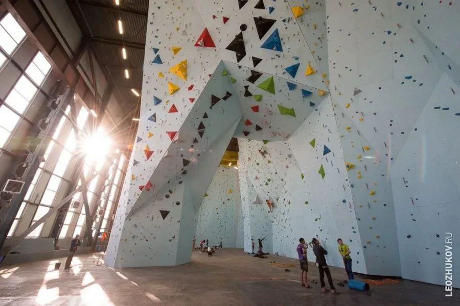 Боулдеринговая зона скалодрома Северная Стена