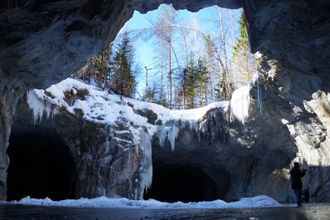 Увидеть удивительный мир Карелии, с ее мраморными каньонами, водопадами и шхерами. Или открыть для себя тайны Старого Выбогра, побывать в замке и плгулять по волшебному парку «Монрепо». А может быть побывать в Великом Новгороде, городе, который по праву называется серцем земли русской, коснувшись исторический корней нашей родины. Питер Online собрал свежие экскурсии продолжительностью 1-2 дня, на которые можно отправиться из Петербурга.