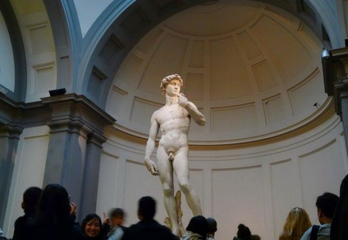 u0421u0442u0430u0442u0443u044e u0414u0430u0432u0438u0434u0430 u0432 u041fu0435u0442u0435u0440u0431u0443u0440u0433u0435 u0440u0435u0448u0438u043bu0438 u043eu0434u0435u0442u044c