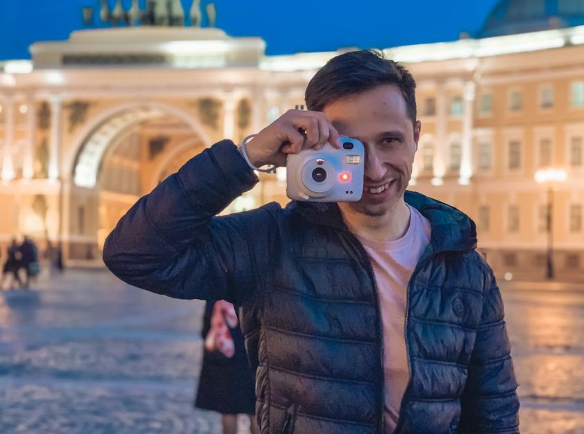 Instax mini 11: u0442u0435u0441u0442 u043du043eu0432u043eu0439 u0444u043eu0442u043eu043au0430u043cu0435u0440u044b u0431u044bu0441u0442u0440u043eu0439 u043fu0435u0447u0430u0442u0438 u0432 u0443u0441u043bu043eu0432u0438u044fu0445 u041fu0435u0442u0435u0440u0431u0443u0440u0433u0430