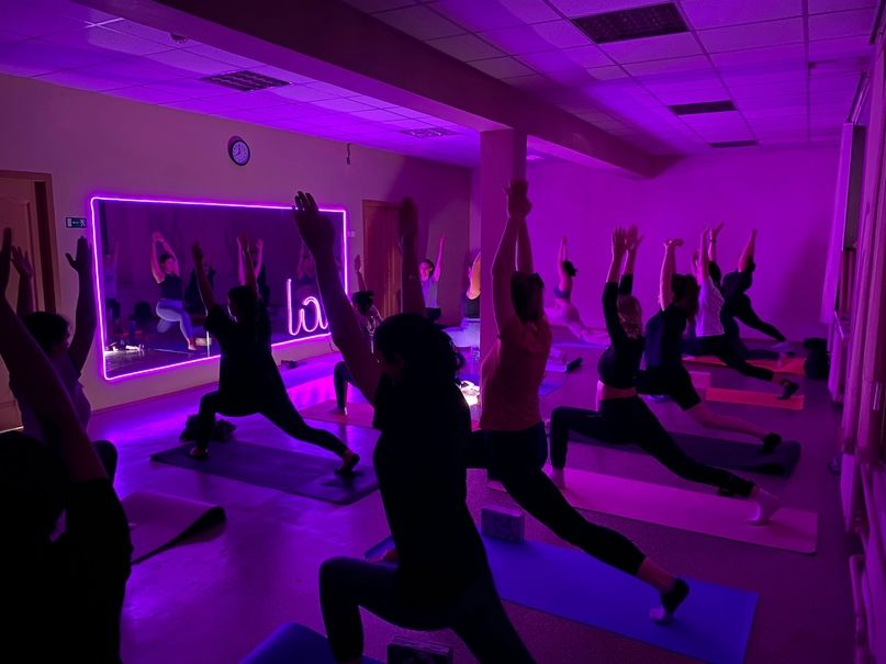 Научиться классно кататься на роликах, изучить основы журналистики и фотографии, стать настоящим мастером Кунг-фу, обучиться игре на барабанах и различным видам жонглирования, начать танцевать страстное танго, попробовать себя в актерском амплуа, получить прекрасную растяжку в Петербурге может любой желающий не потратив ни копейки.