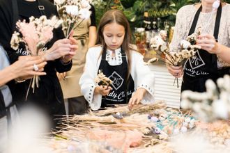 u041du0430 u043du043eu0432u043eu0433u043eu0434u043du0438u0445 u0432u044bu0445u043eu0434u043du044bu0445 u043cu043eu0436u043du043e u0441u0434u0435u043bu0430u0442u044c u0443u043au0440u0430u0448u0435u043du0438u044f u0441u0432u043eu0438u043cu0438 u0440u0443u043au0430u043cu0438 u0432 u043cu0430u0441u0442u0435u0440u0441u043au043eu0439 Handy Class