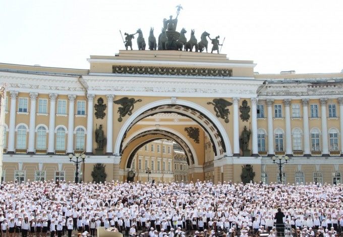 u041du0430u0440u043eu0434u043du044bu0439 u0445u043eu0440 u0441u043fu0435u043b u043du0430 u0414u0432u043eu0440u0446u043eu0432u043eu0439 u043fu043bu043eu0449u0430u0434u0438