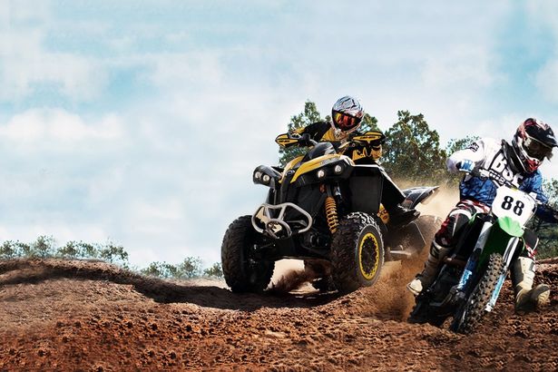 Сумасшедший драйв и скорость петербуржцы могут испытать, пересев на квадроцикл. Мощный рев двигателя, брызги грязи из-под колес, преодоление крутых подъемов и спусков — квадроциклы дарят ощущения, недоступные в повседневной городской жизни. PITER.NOW собрал актуальные места, где в 2025 году можно арендовать надежные квадроциклы и прокатиться по захватывающим лесным трассам.