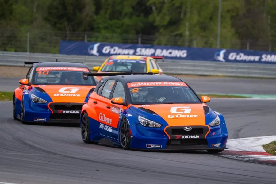 Июнь в Петербурге — это не просто месяц, а целая вселенная возможностей. Белые ночи превращают город в декорацию для счастья: от оперы под звездами до SUP-прогулок по Фонтанке.